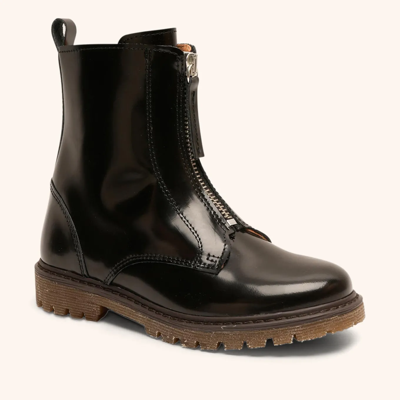 nora black polido