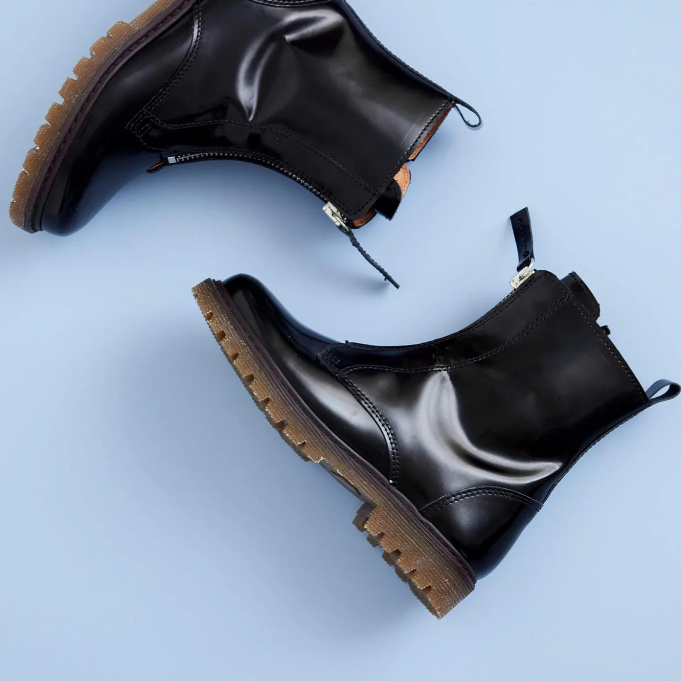 nora black polido