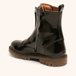 nora black polido